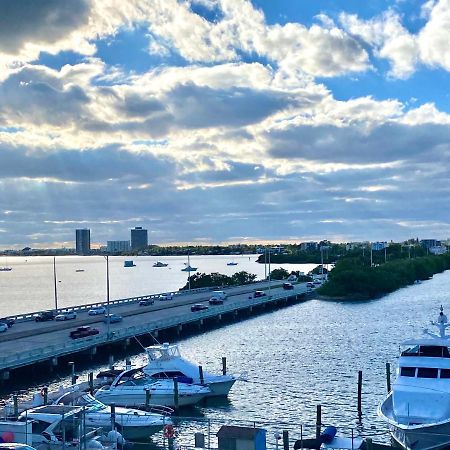 Modern Waterfront Apartment With Miami Skyline View, Free Parking 5 Mins Drive To Miami Beach Bagian luar foto