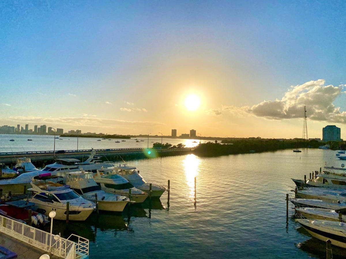 Modern Waterfront Apartment With Miami Skyline View, Free Parking 5 Mins Drive To Miami Beach Bagian luar foto