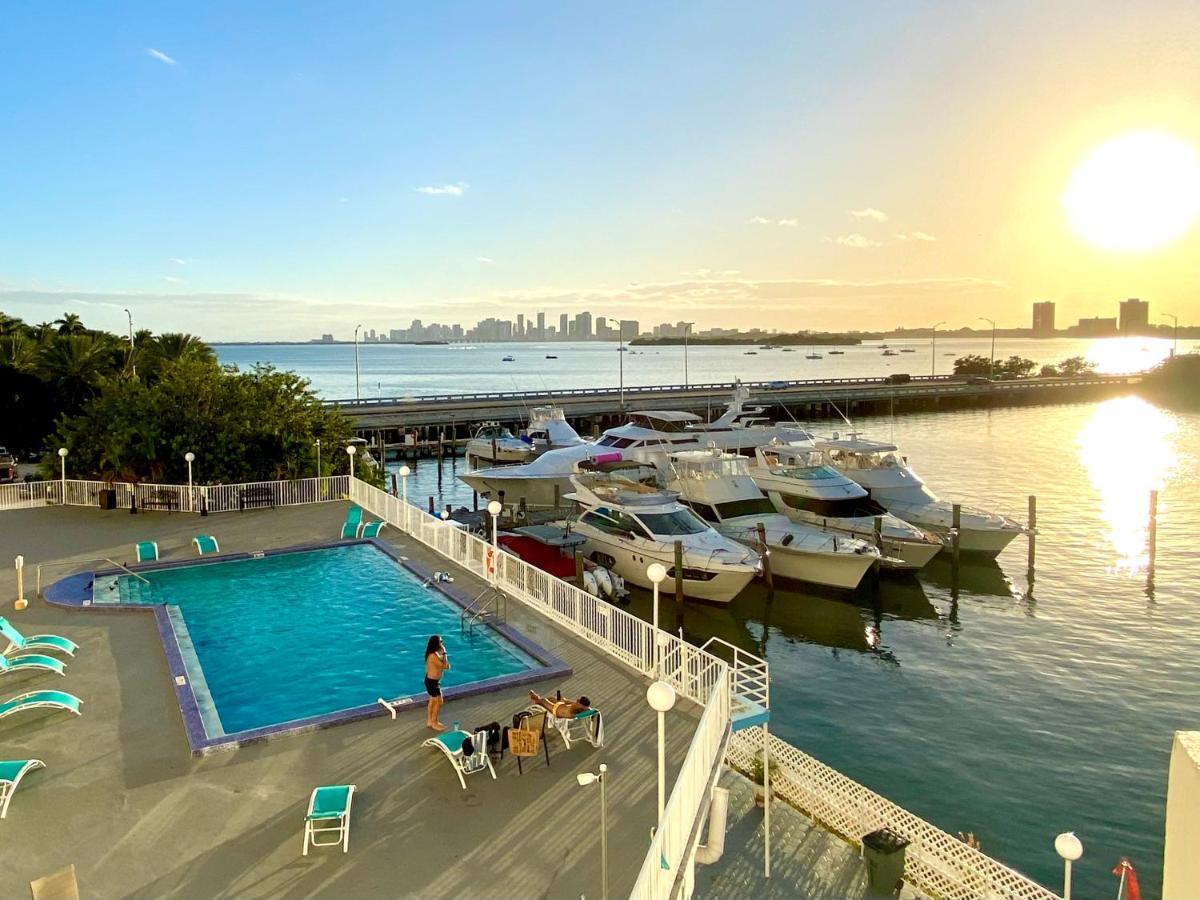 Modern Waterfront Apartment With Miami Skyline View, Free Parking 5 Mins Drive To Miami Beach Bagian luar foto