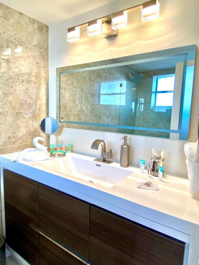Modern Waterfront Apartment With Miami Skyline View, Free Parking 5 Mins Drive To Miami Beach Bagian luar foto