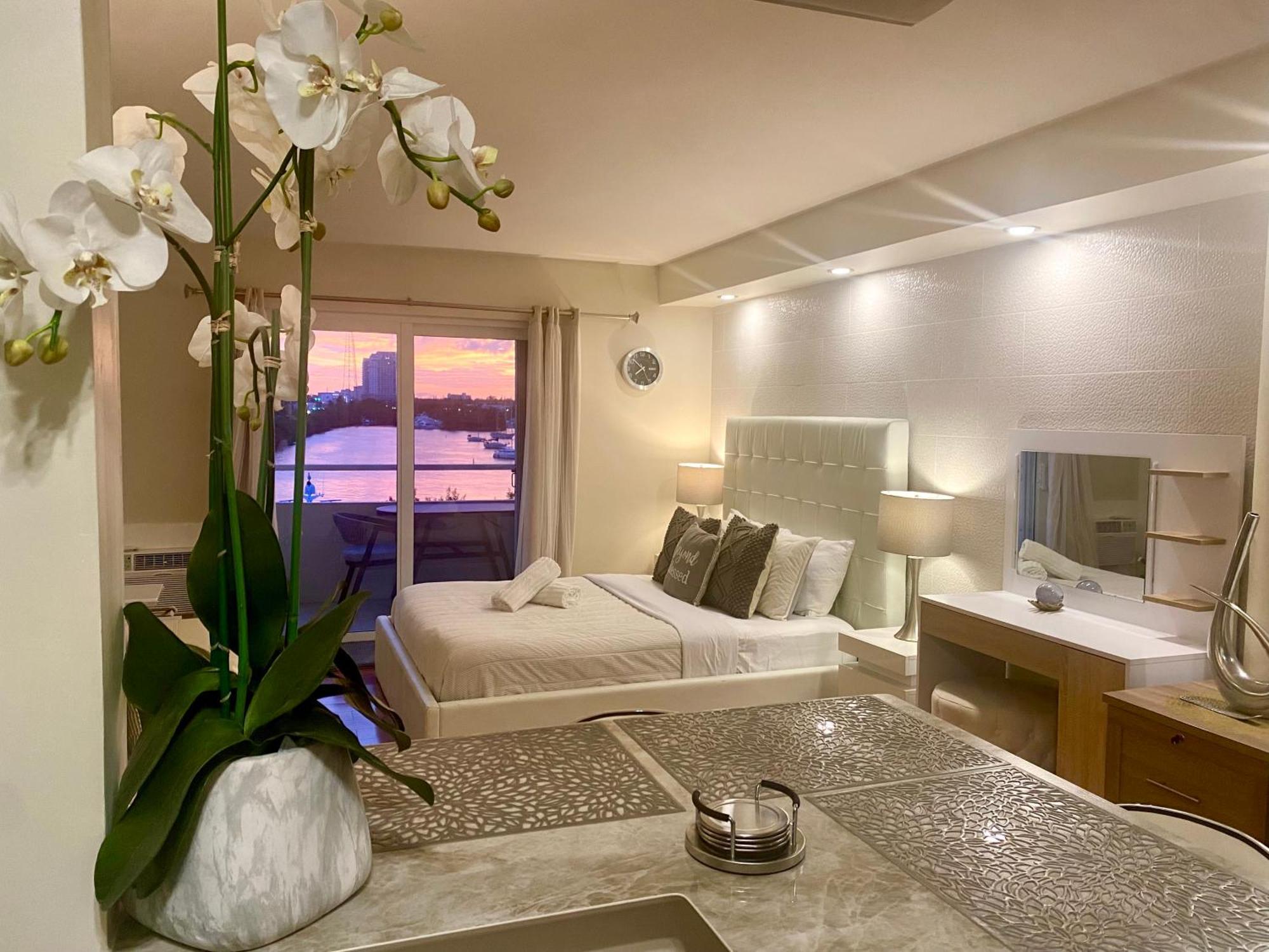 Modern Waterfront Apartment With Miami Skyline View, Free Parking 5 Mins Drive To Miami Beach Bagian luar foto
